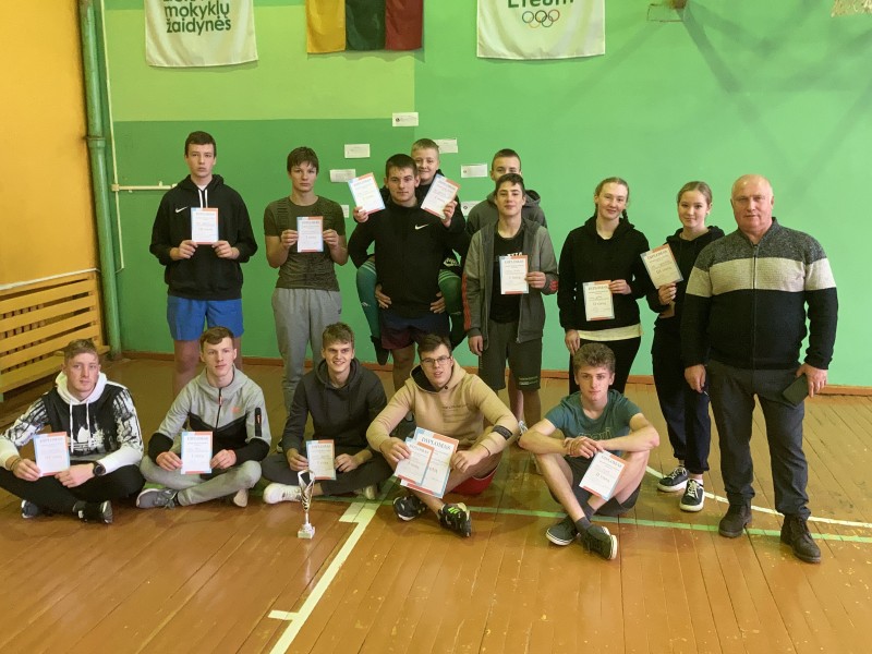 Rajono mokyklų žaidynių svarsčio kilnojimo varžybos