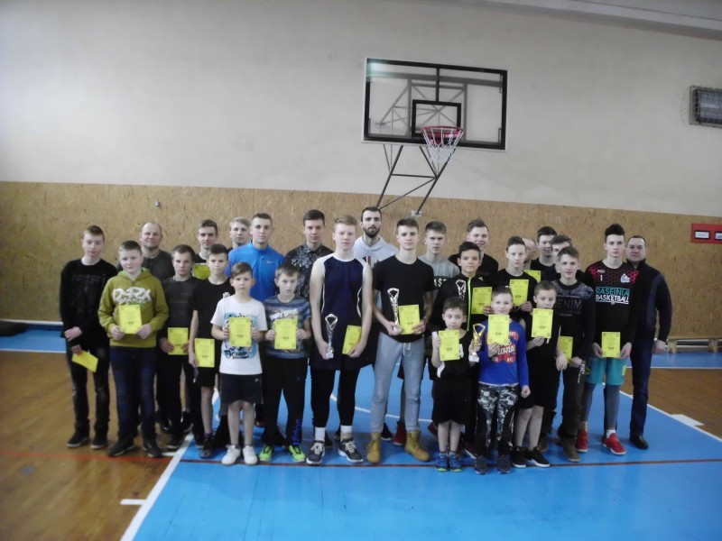 100 baudų metimo konkursas